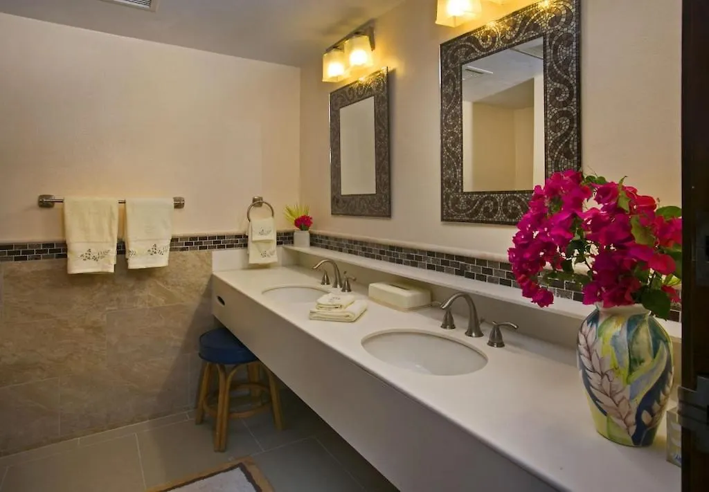 Sapphire Beachfront Condo - Free Wi-Fi - Save! Nazareth Apartment